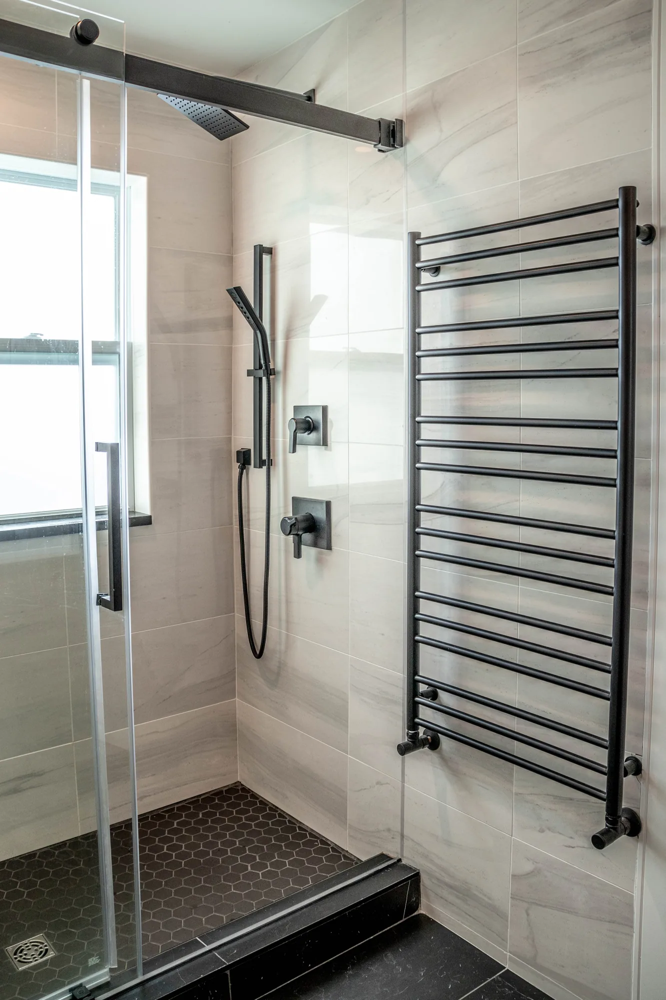 Spinnaker Drive — Ensuite2, after the renovation by MAD Design Interiors